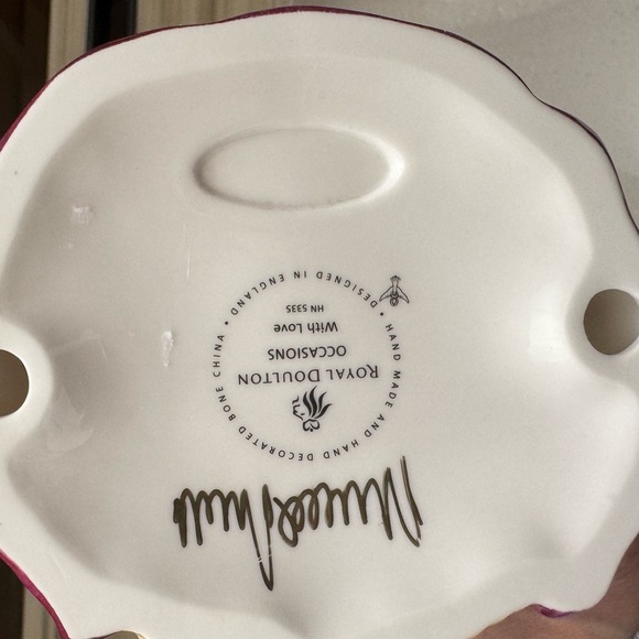 Royal Doulton - With Love figurine - Picture 5 of 6